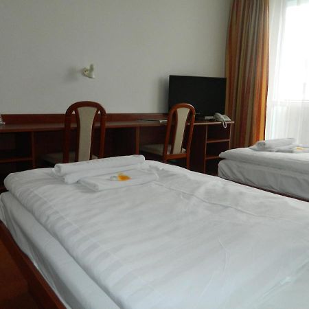 Hotel Nivy Bratislava Buitenkant foto