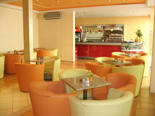 Hotel Nivy Bratislava Buitenkant foto