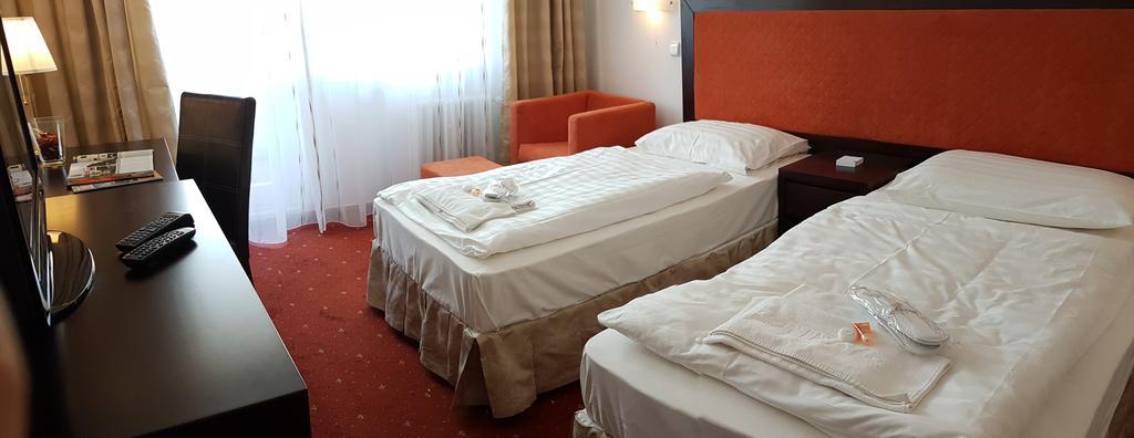 Hotel Nivy Bratislava Buitenkant foto