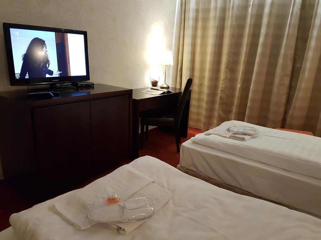 Hotel Nivy Bratislava Buitenkant foto