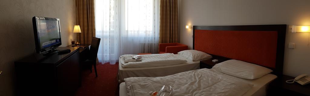 Hotel Nivy Bratislava Buitenkant foto