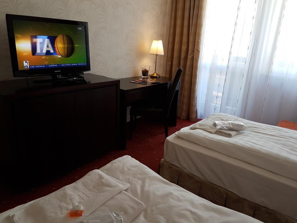 Hotel Nivy Bratislava Buitenkant foto