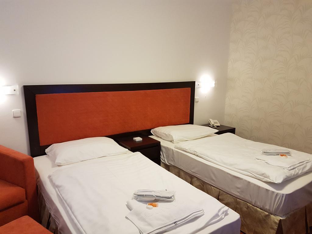 Hotel Nivy Bratislava Buitenkant foto