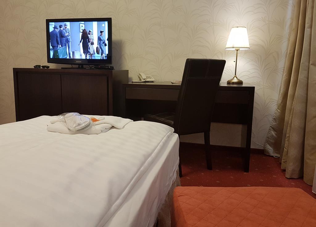 Hotel Nivy Bratislava Buitenkant foto