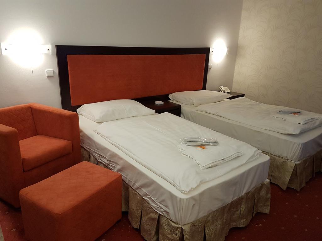 Hotel Nivy Bratislava Buitenkant foto