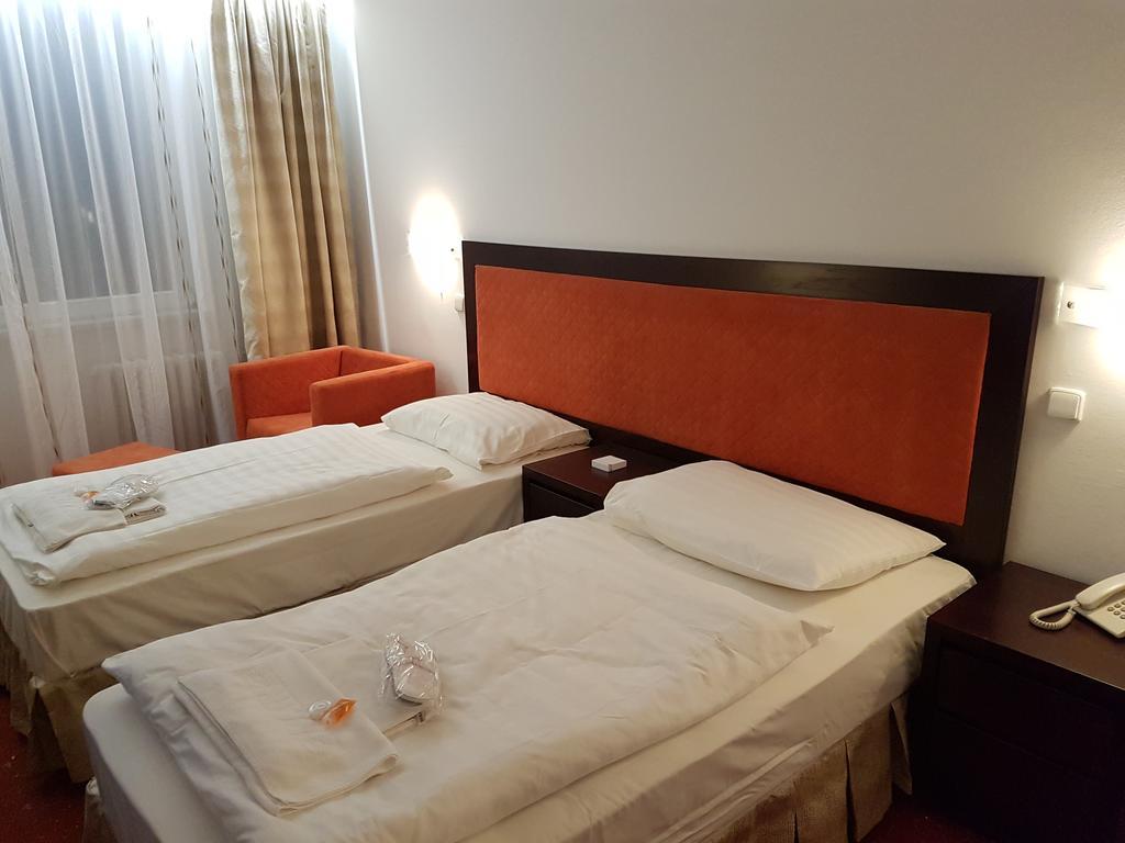 Hotel Nivy Bratislava Buitenkant foto