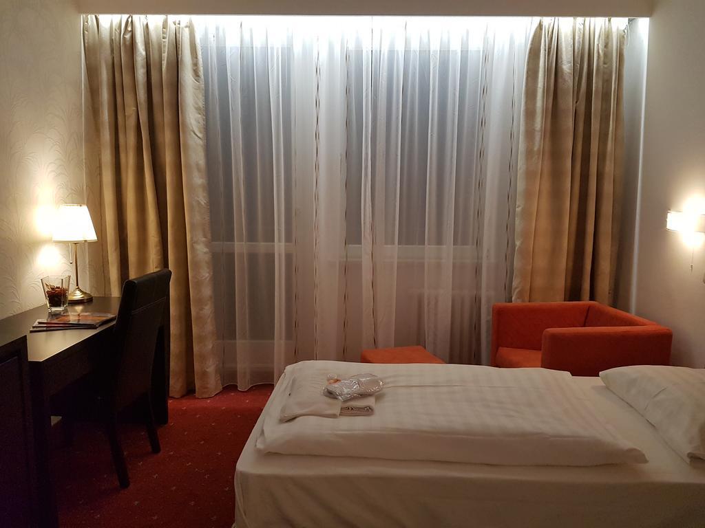Hotel Nivy Bratislava Buitenkant foto