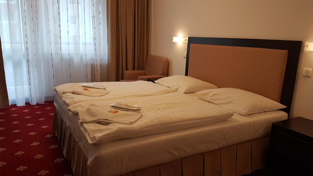 Hotel Nivy Bratislava Buitenkant foto