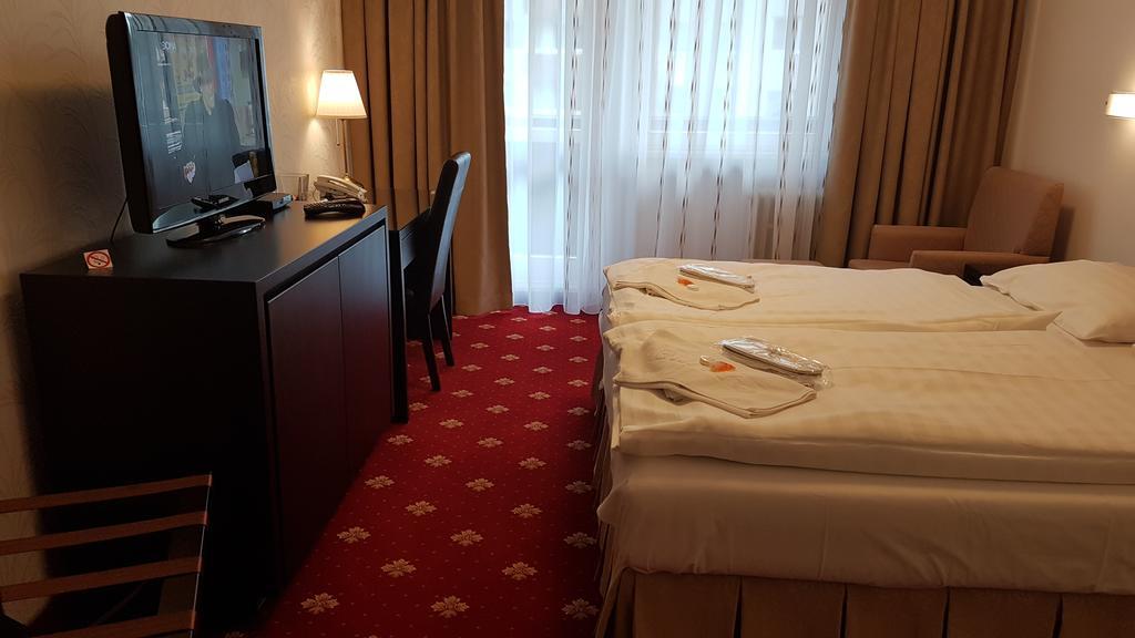 Hotel Nivy Bratislava Buitenkant foto