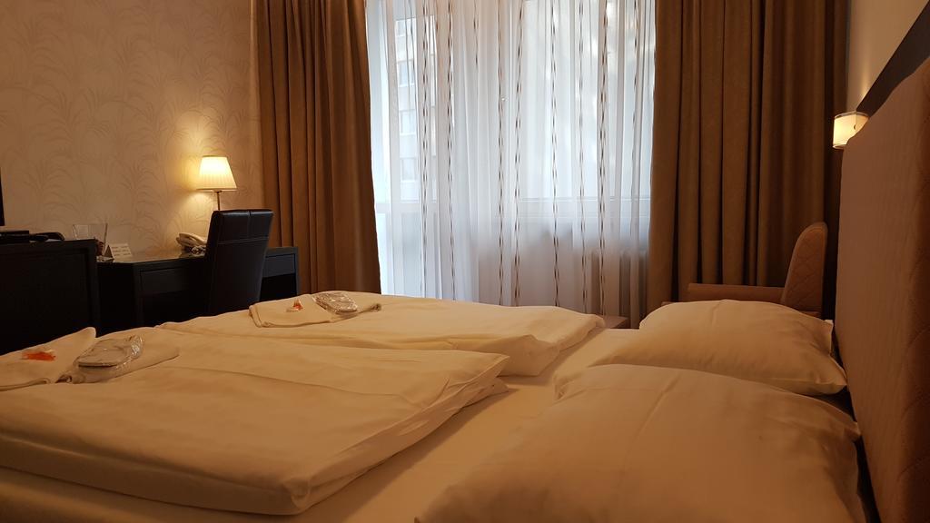 Hotel Nivy Bratislava Buitenkant foto