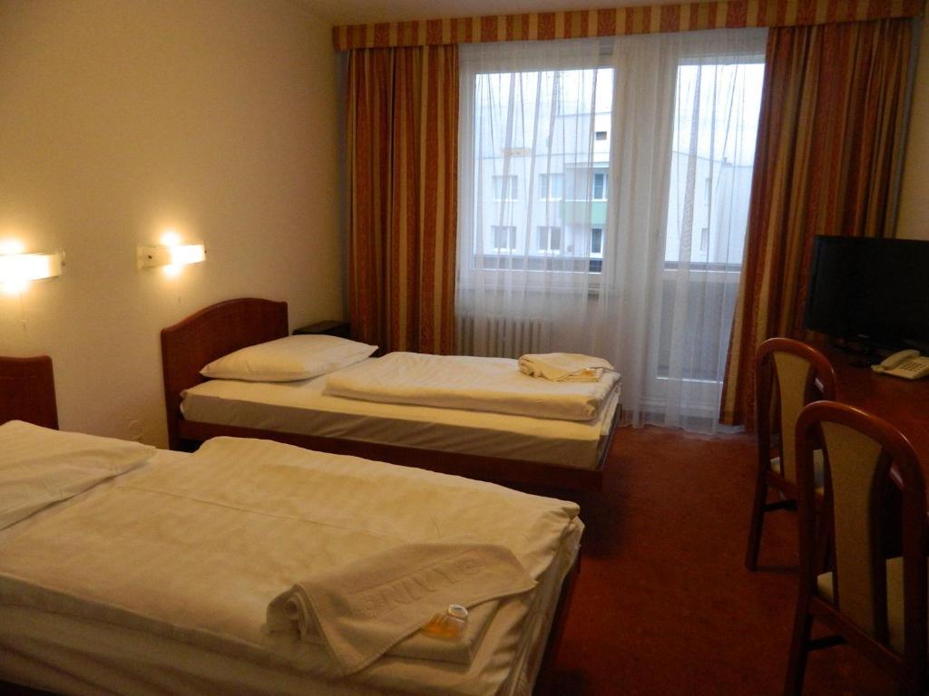 Hotel Nivy Bratislava Buitenkant foto