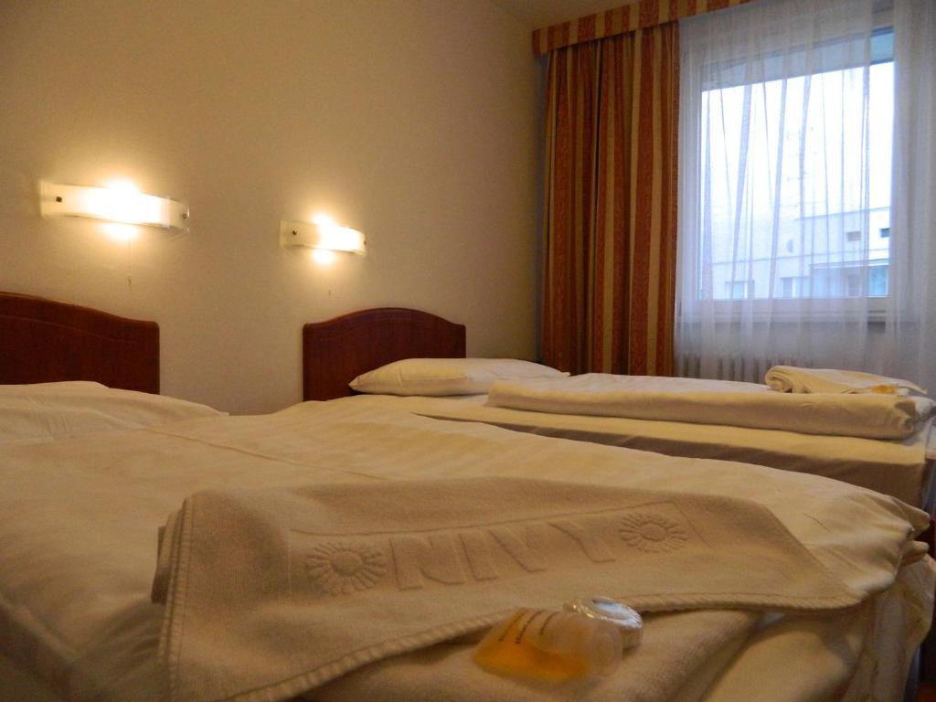 Hotel Nivy Bratislava Buitenkant foto
