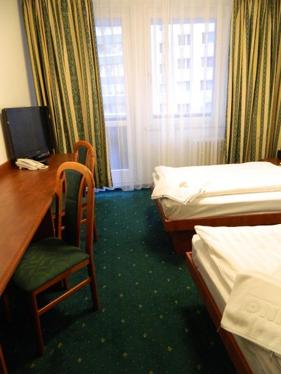Hotel Nivy Bratislava Buitenkant foto