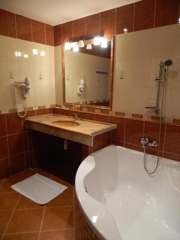 Hotel Nivy Bratislava Buitenkant foto