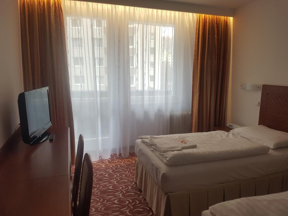 Hotel Nivy Bratislava Buitenkant foto
