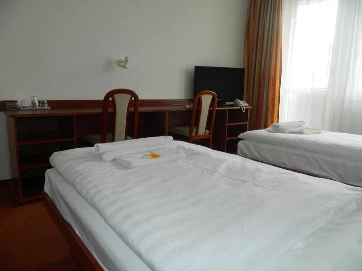 Hotel Nivy Bratislava Buitenkant foto